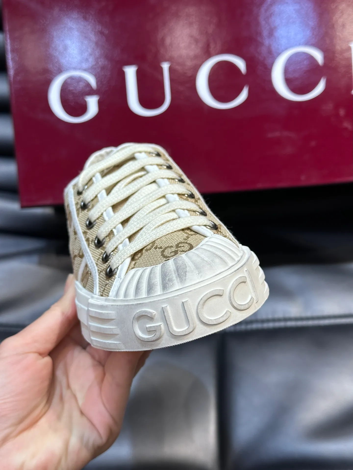 Men's shoes 💰p360 "GUUC*" Couple model 👫GG printed canvas sneakers, this sneaker is from the Gucci Lido series, and its design is inspired by the summer style and beach clubs of the Italian coast. The early autumn series reinterprets the brand's classic design elements and exquisite patterns from a modern perspective. These low-top sneakers are crafted from the brand's original fabric, the classic GG printed canvas, with a slightly distressed effect around the rubber sole. The GG pattern and logo are cleverly integrated into the sole, and the toe is embellished with an embossed Gucci logo. The towel insoles are decorated with brand logo leather labels, are light, comfortable and breathable for the feet, and come with a full set of original packaging! Size: Female 35-40 Male 38-45 (46 customized)